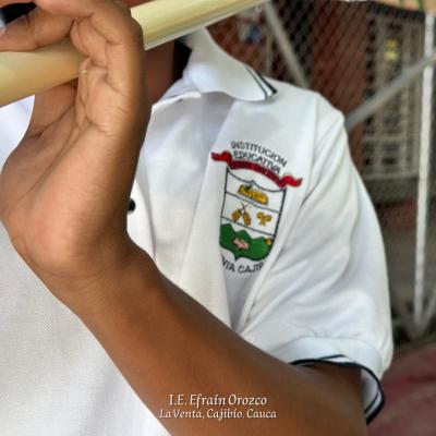 554 estudiantes de la I.E. Efraín Orozco de Cajibío, Cauca, fueron beneficiados con la adecuación e iluminación de una cancha múltiple. - 3-1