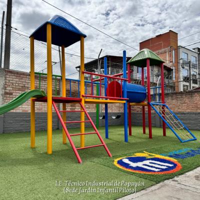 Parque infantil y baterías sanitarias para los 499 estudiantes de la I.E. Técnico Industrial de Popayán, sede Jardín Infantil Piloto.   - 5-2