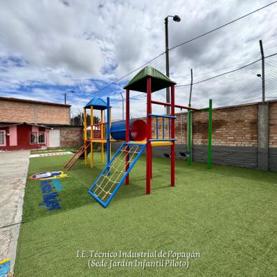 Parque infantil y baterías sanitarias para los 499 estudiantes de la I.E. Técnico Industrial de Popayán, sede Jardín Infantil Piloto.   - 4-1
