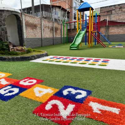 Parque infantil y baterías sanitarias para los 499 estudiantes de la I.E. Técnico Industrial de Popayán, sede Jardín Infantil Piloto.   - 1-1
