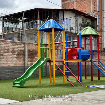 Parque infantil y baterías sanitarias para los 499 estudiantes de la I.E. Técnico Industrial de Popayán, sede Jardín Infantil Piloto.   - 6-2
